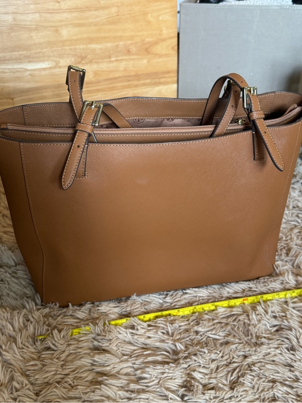 Excellent Condition Tory Burch Cognac Leather Saffiano Tote - Picture 7 of 13